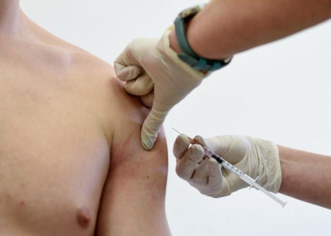 Político italiano que rechazó la obligatoriedad de las vacunas fue hospitalizado por varicela