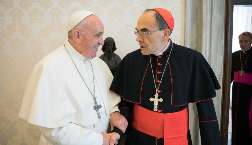 Papa enfurece a víctimas tras rechazar renuncia de cardenal francés condenado por encubrimiento