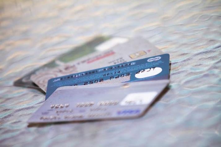 ¿Adiós al efectivo? Operaciones con tarjetas y banca digital crecen sobre 100% en cinco años