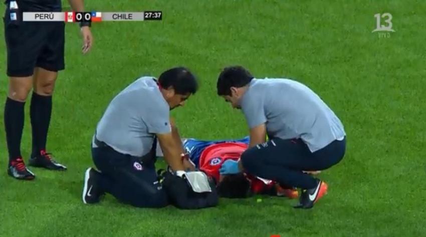 [VIDEO] La dura patada en el rostro que recibió Gonzalo Tapia en La Roja Sub 17 en duelo ante Perú