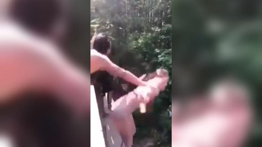 [VIDEO] Mujer que empujó a amiga desde un puente de 20 metros de altura se declara culpable