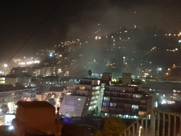 Al menos siete personas lesionadas en incendio que afectó a edificio de Reñaca