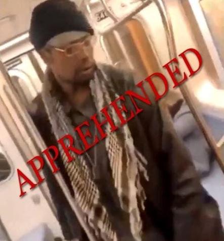 Detienen a hombre que fue grabado golpeando en la cabeza a anciana de 78 años en el Metro de NY