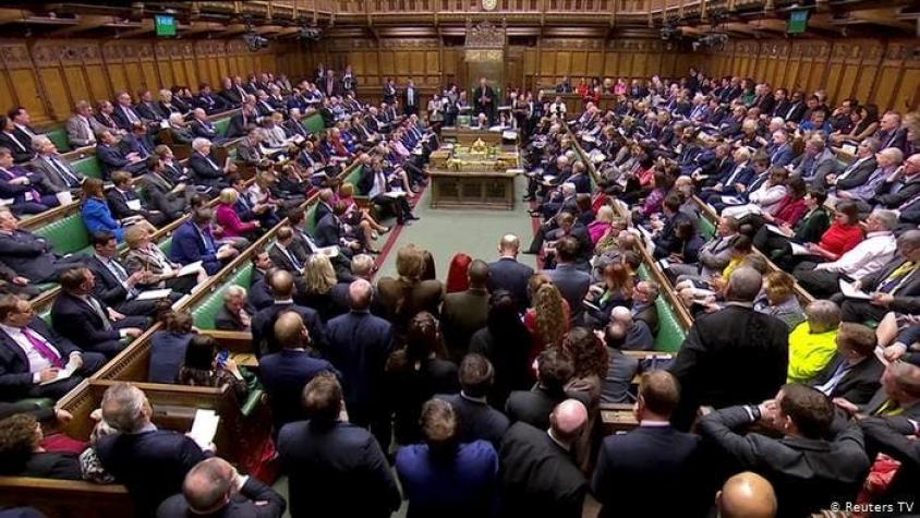 Parlamento británico vota en contra de todas las alternativas para el "brexit"