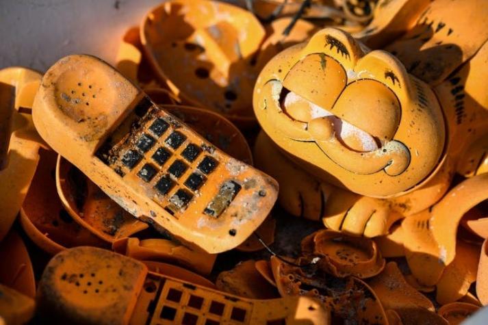 Luego de 30 años: resuelven el misterio de los teléfonos Garfield que aparecían en playas francesas