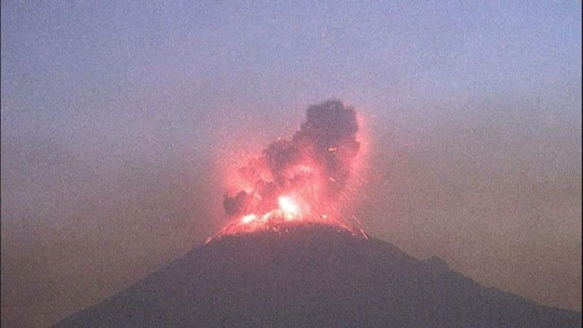 [VIDEO] México en alerta por erupción de volcán