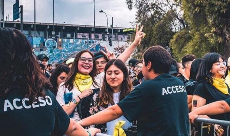 [FOTOS] La razón por la que ocupar pañuelos amarillos se ha vuelto tendencia en el Lollapalooza 2019