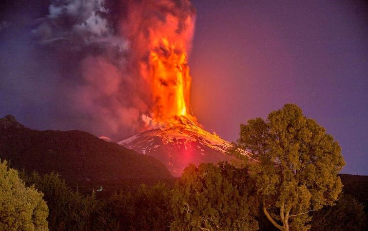 La divertida publicación de geofísico chileno que compara volcanes con "personajes de carretes"