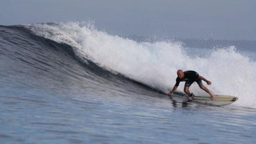 [VIDEO] El angustiante rescate de un surfista en medio de olas gigantes