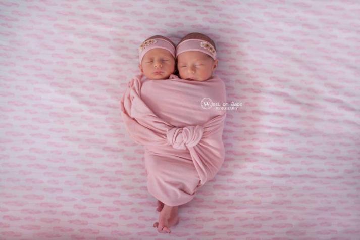 Un bebé nace dos meses después de su hermano gemelo en Italia