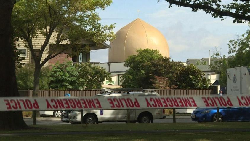Atacante de mezquitas en Nueva Zelanda enfrentará 50 cargos de asesinato