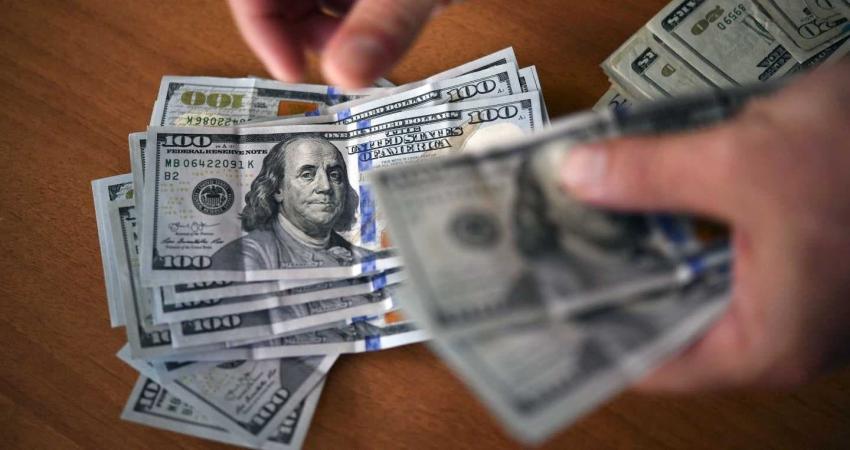 DF | Dólar parte semana a la baja y queda a un paso de los $ 660 ante caída global de la divisa