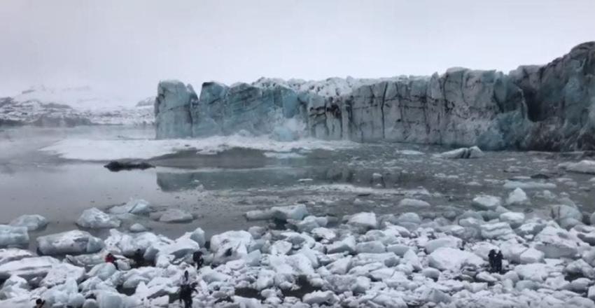 [VIDEO] Turistas viven momentos de terror tras el colapso de un enorme glaciar en Islandia