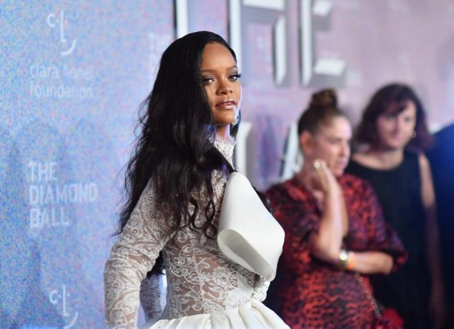 Sin quererlo, Rihanna vuelve a sufrir un dolor de cabeza profesional por culpa de su padre