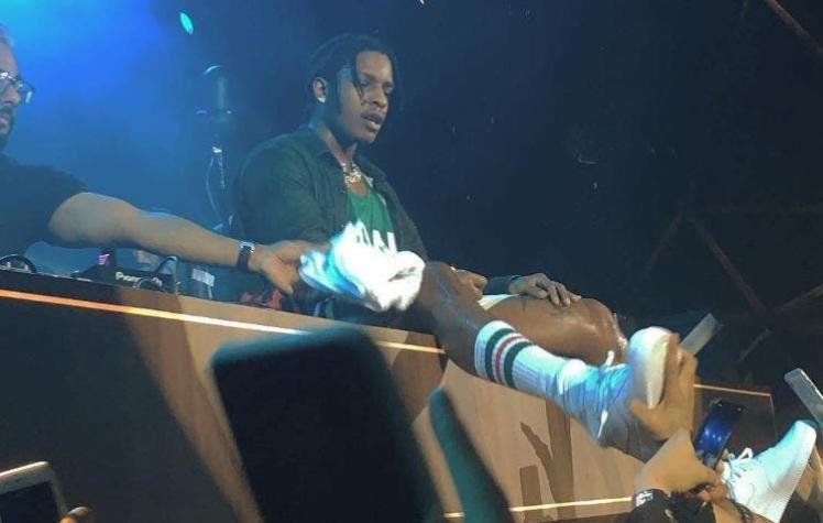 [VIDEO] El rapero A$AP Rocky detiene su show en Filipinas cuando un fanático le roba una zapatilla