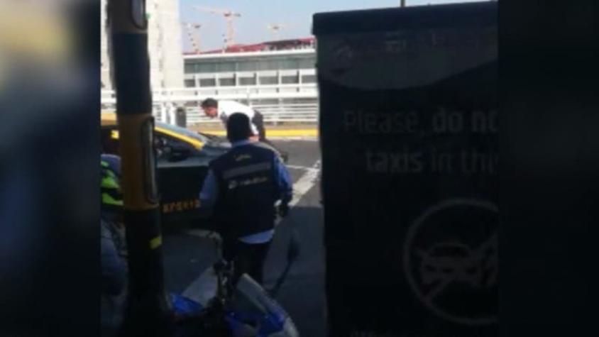 [VIDEO] Enfrentamiento entre taxis autorizados v/s piratas deja a un trabajador atropellado