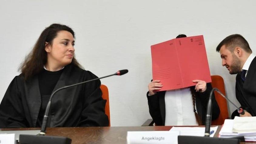 El caso de la alemana que se unió a Estado Islámico y es juzgada por dejar morir de sed a una niña