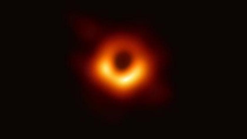 [FOTOS] Astronomía y memes: La reacción de Redes Sociales a la inédita imagen de un agujero negro