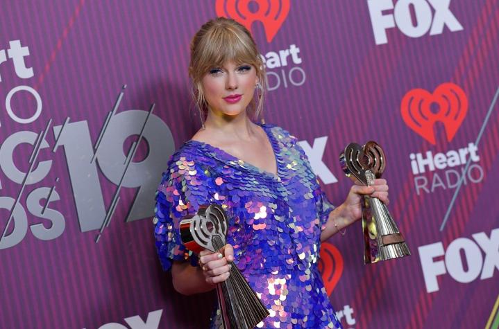 Taylor Swift dona US $133 mil para combatir la discriminación a grupos LGTBQ+
