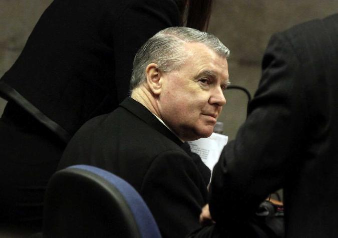 Vaticano suspende a John O'Reilly del sacerdocio por 10 años