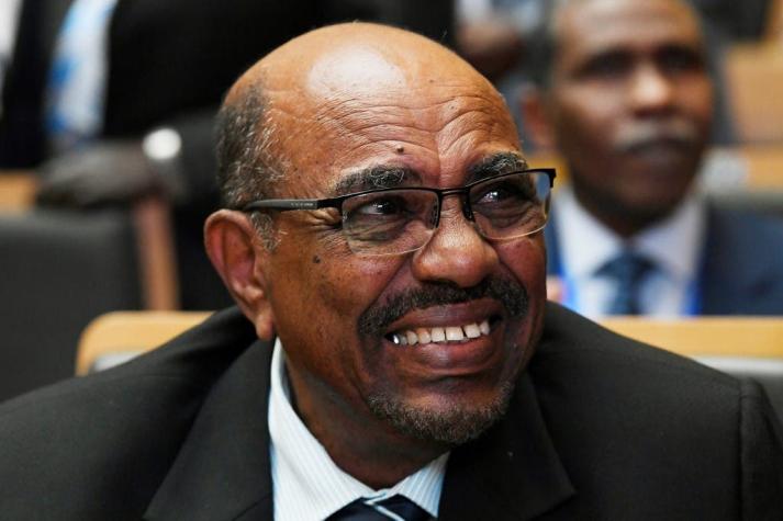 [VIDEO] Junta militar derroca al presidente de Sudán Omar al Bashir