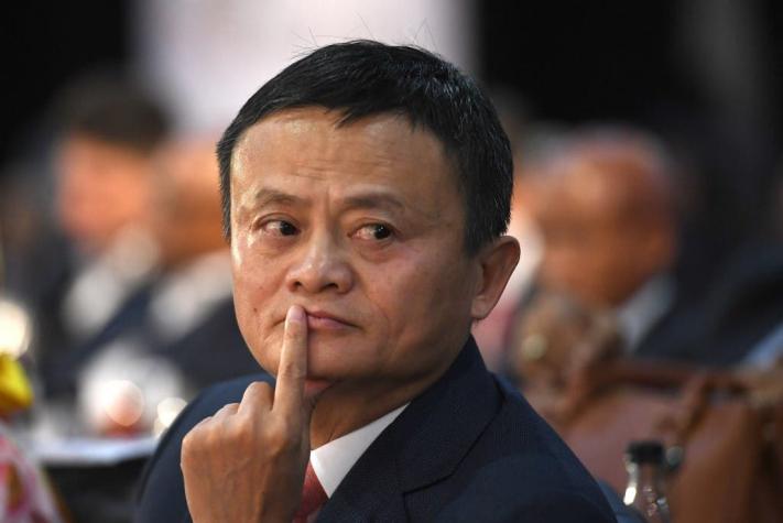 Fundador de Alibaba causa polémica al defender trabajar 12 horas al día 6 veces por semana