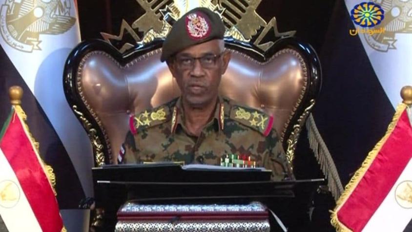 Sudán: renuncia Awad Ibn Ouf, líder del golpe militar que derrocó a Omar al Bashir