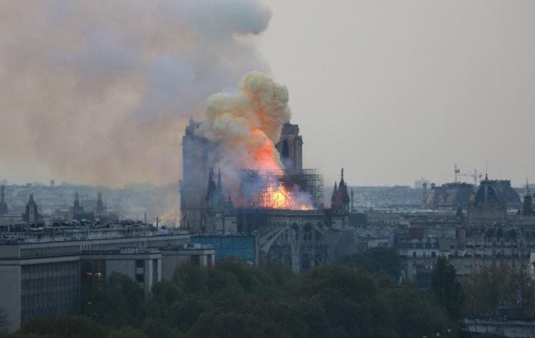Donald Trump sugiere el uso de aviones cisterna para apagar incendio de Notre Dame