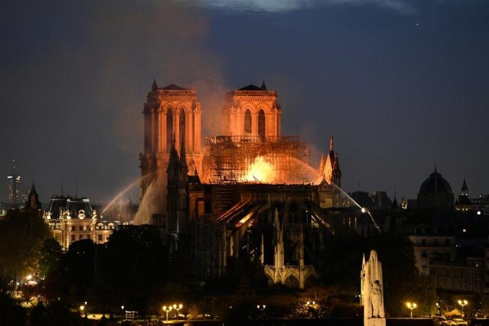 [VIDEOS] Notre Dame: Autoridades aseguran que estructura de la Catedral está a salvo