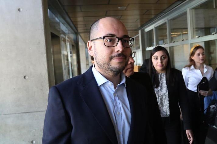 Una polera rasgada: Fiscalía alude a prenda que probaría denuncia contra Nicolás López
