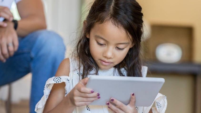 ¿Cómo puedes evitar que tus hijos vean contenido dañino en la web?