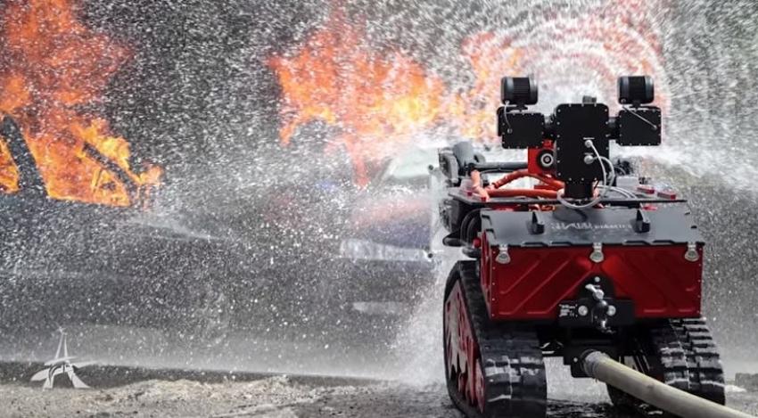 [VIDEO] El robot bombero que ayudó a detener el incendio en la catedral de Notre Dame