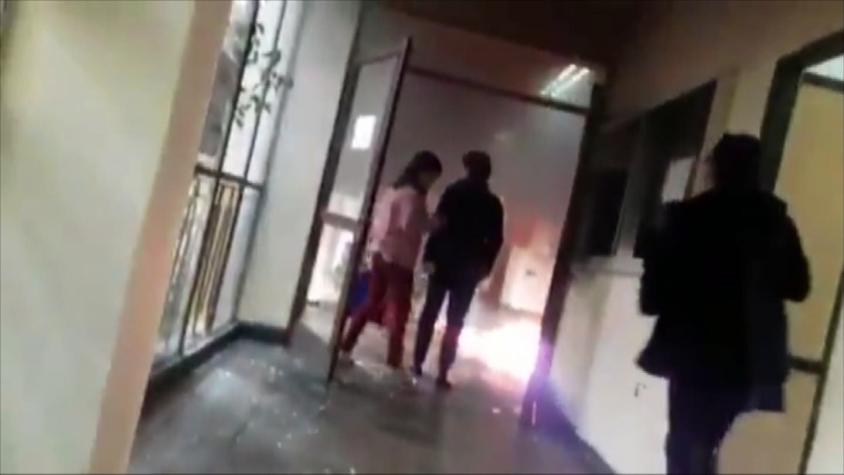 [VIDEO] Detienen a estudiantes acusados de rociar con bencina a funcionaria del liceo Darío Salas