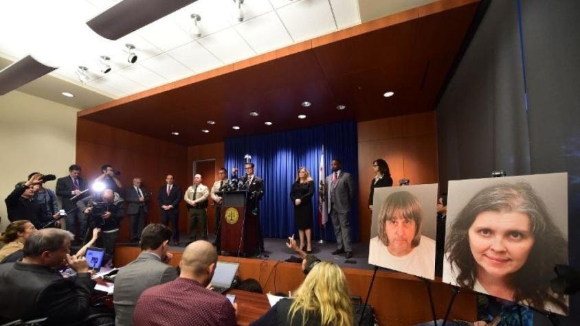 "Casa del horror": Dictan cadena perpetua a pareja que encadenó y torturó a sus hijos en California