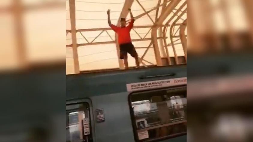 [VIDEO] Metro condena temeraria acción de hombre que viajó sobre techo de vagón