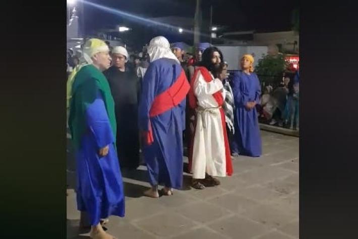 [VIDEO] México: un hombre borracho interpreta a Jesús en la última cena
