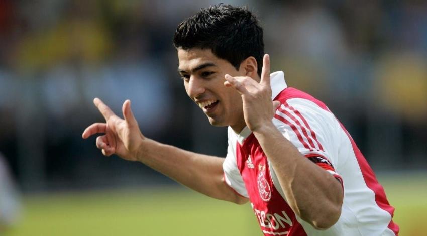 [FOTOS] Crecen tan rápido: Revelan imagen de Luis Suárez con dos cracks del Ajax cuando eran niños