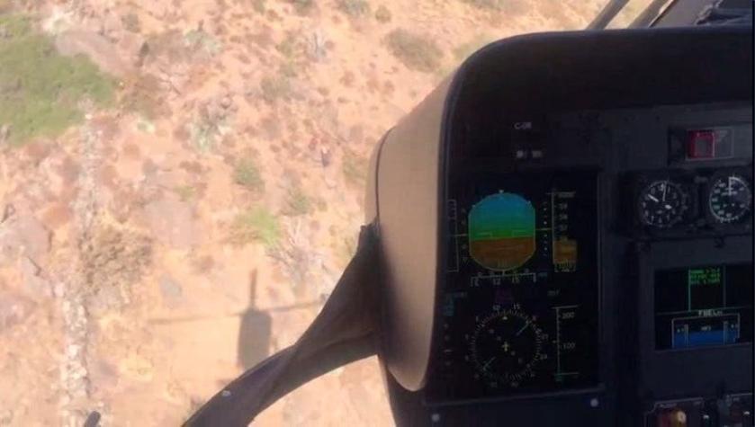 [VIDEO] Dos personas son rescatadas en helicóptero de Carabineros del Cerro Minillas en La Florida