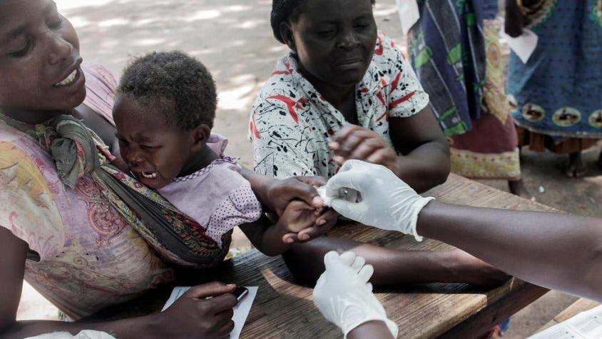 Innovadora vacuna contra la malaria infantil, que lleva 30 años en desarrollo, empezará a aplicarse