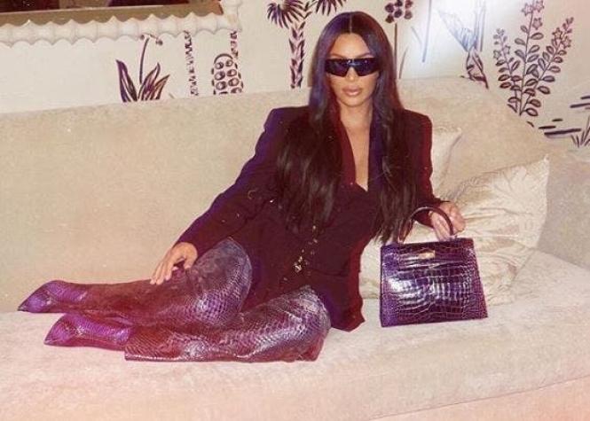 Hija de Kim Kardashian sigue los pasos de su madre y posa con finas botas