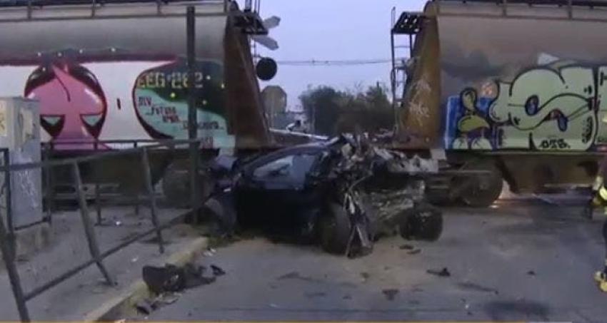 Tren choca con automóvil y deja un fallecido en Maipú