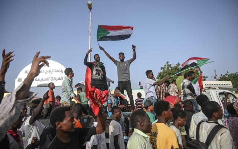 Derrocamiento de Al Bashir en Sudán: Acuerdan consejo militar-civil