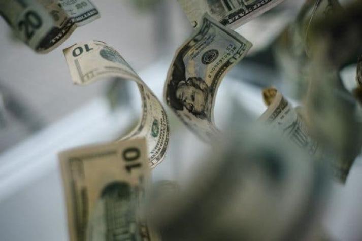 DF | Dólar en Chile ignora tendencia global y se dispara a cerca de $680 ante movimientos de las AFP