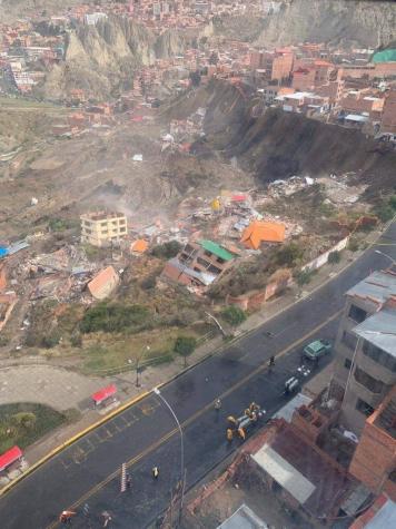 [VIDEO] Bolivia: Impresionante deslizamiento de tierra destruye al menos 45 viviendas