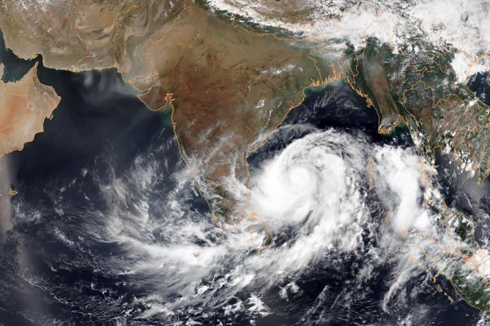 India:Llegada de ciclón obliga a evacuar a cerca de 800 mil personas