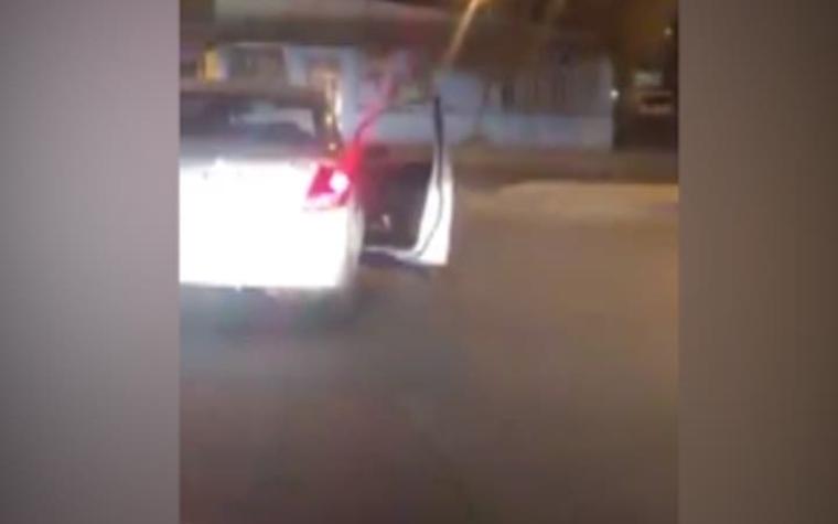 [VIDEO] Impactante registro muestra cómo una mujer es arrastrada en su automóvil por ex pareja