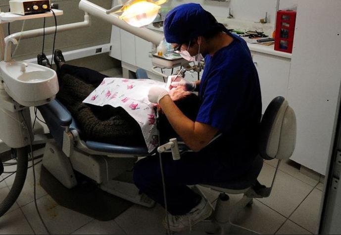 Estudiantes de odontología de la UDD bajan paro con amplia mayoría tras problema con pacientes