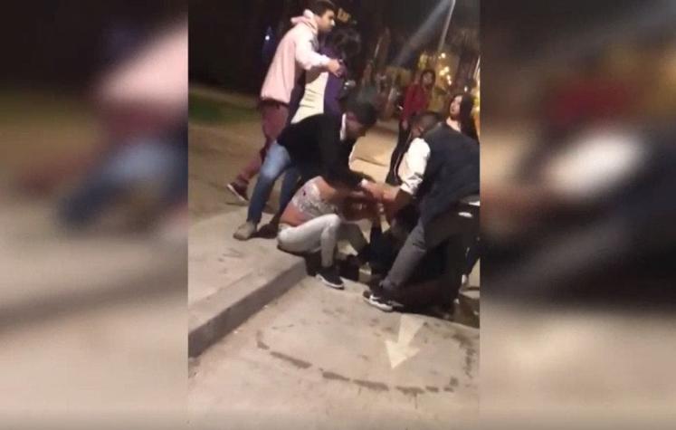 [VIDEO] Mujer fue apuñalada afuera de local nocturno