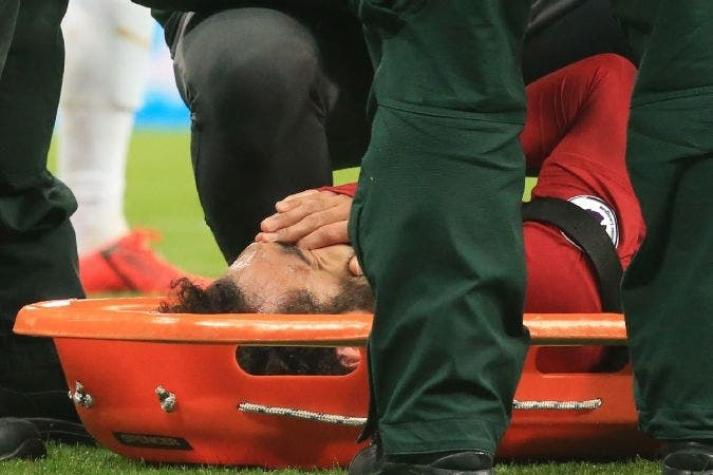¡Sufren en Liverpool! Mohamed Salah sale lesionado y podría perderse el partido ante el Barcelona