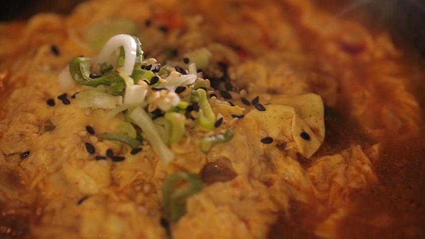 [VIDEO] #HayQueIrAComerConGana: Sabrosa comida de Vietnam y de Corea en Chile